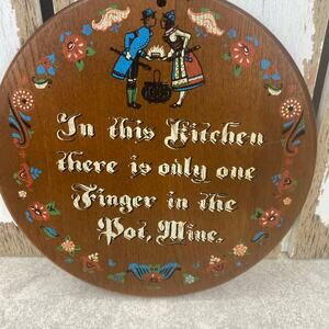 Wooden Enesco Pennsylvania Dutch Style Wall Plaque Vintage In This Kitchen